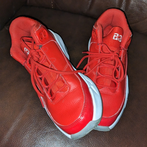 Youth Red Air Jordans Aura 3 Excellent Like New Condition sz 4 orig box Must See - Picture 1 of 14